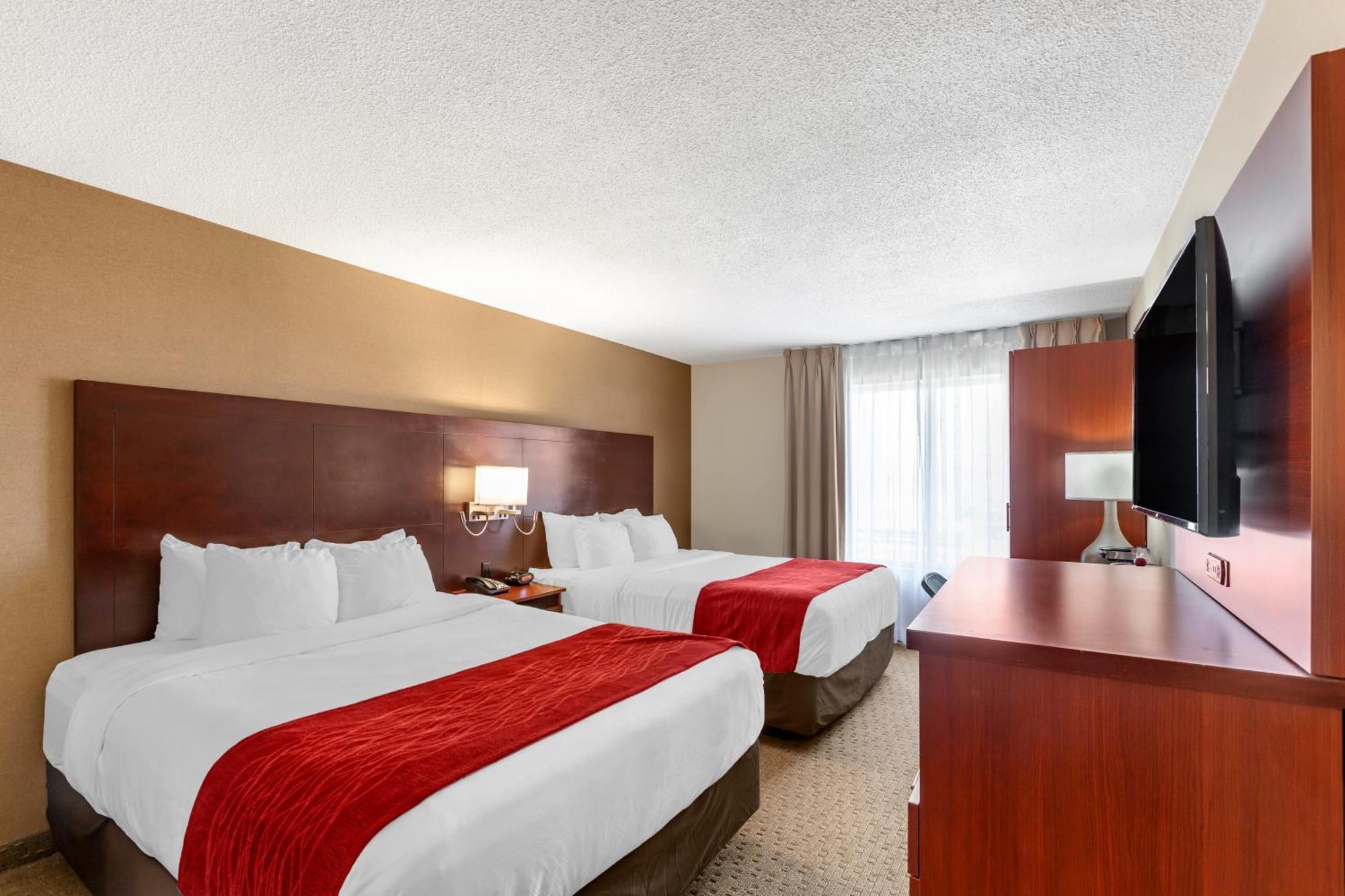 Quadruple Room Two Queen Beds Non Smoking or Upper floor