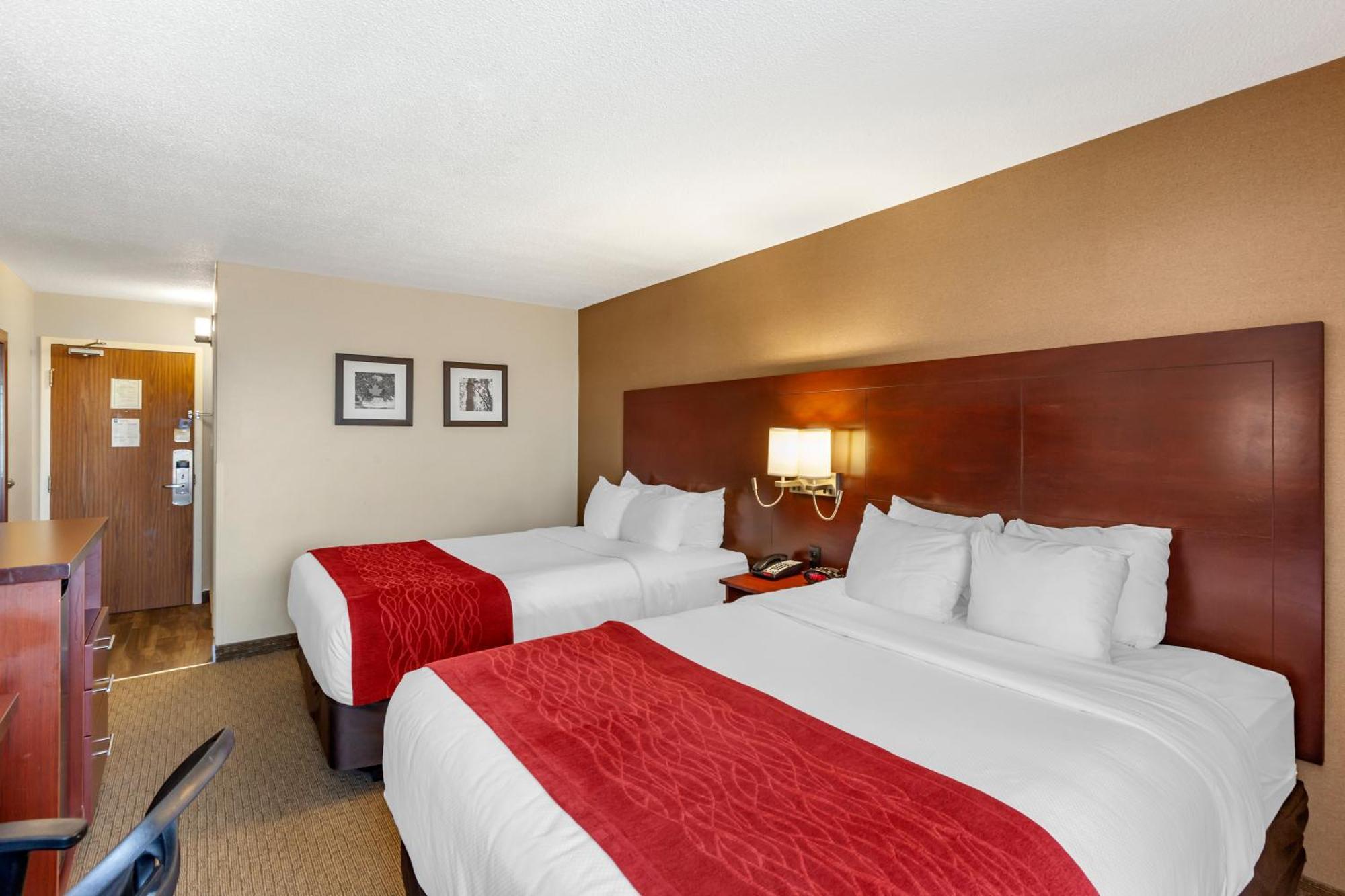 Quadruple Room Two Queen Beds Non Smoking or Upper floor